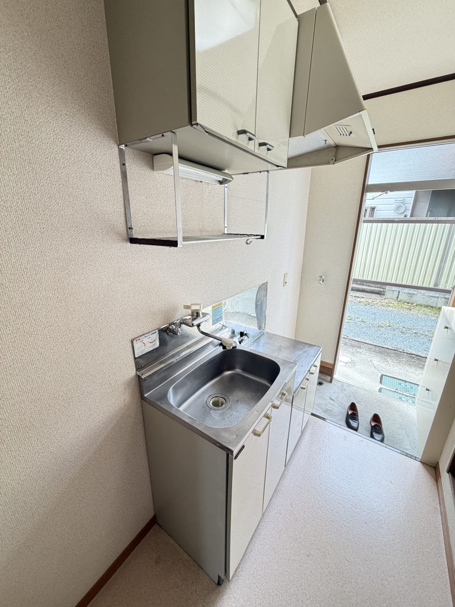 LIFIXの家 石巻清水町の居室のキッチン
